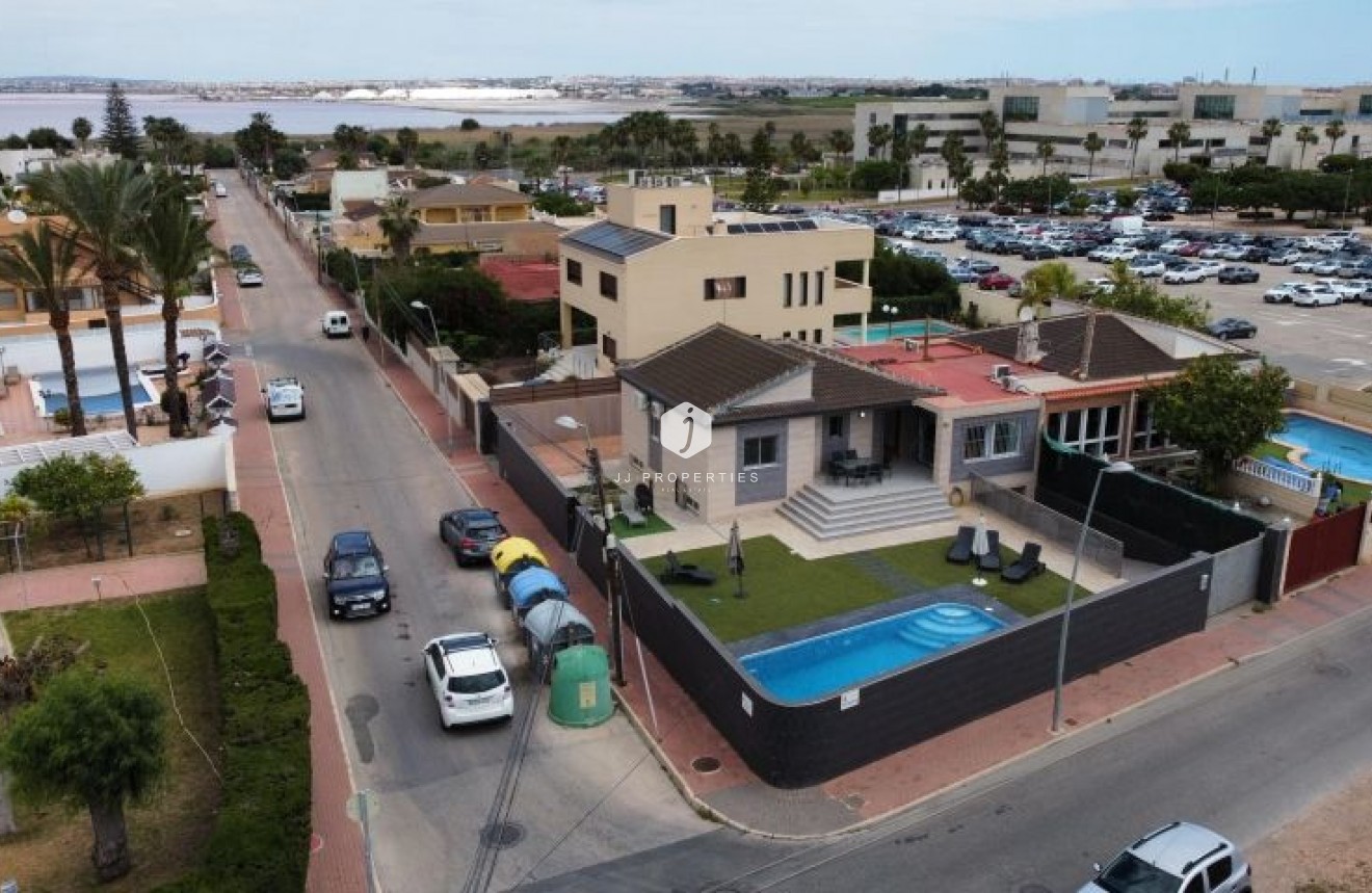 Tweedehands - Villa -
Torrevieja - Costa Blanca
