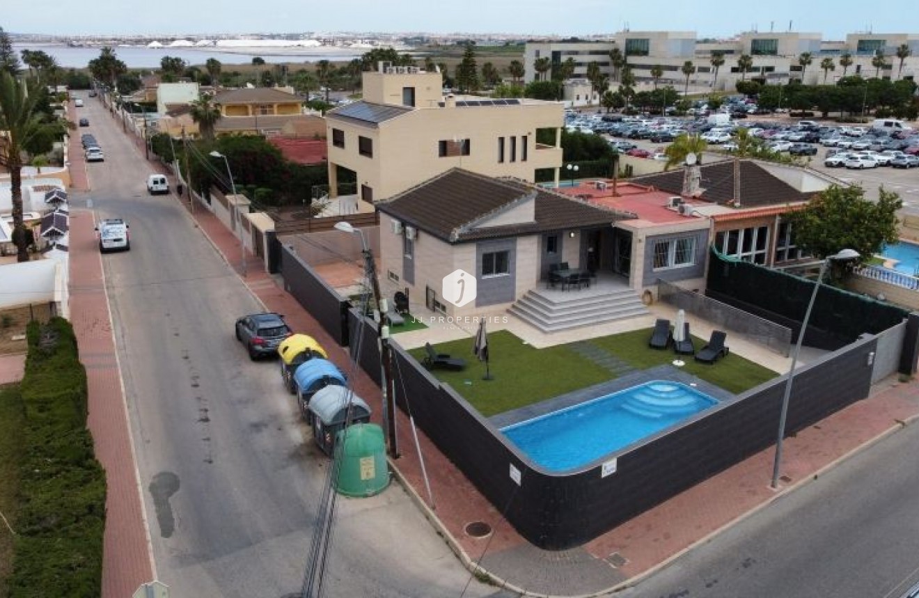 Tweedehands - Villa -
Torrevieja - Costa Blanca