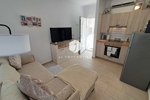 Z drugiej ręki - Daszek -
San Miguel de Salinas - Inland