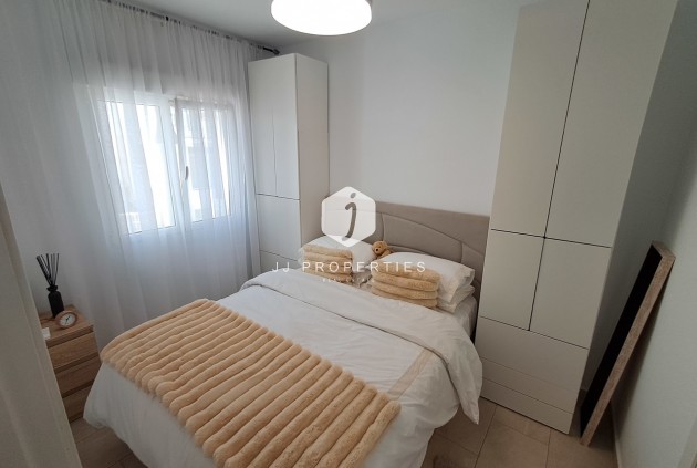 Z drugiej ręki - Daszek -
San Miguel de Salinas - Inland