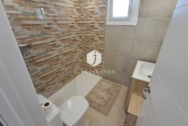 Z drugiej ręki - Daszek -
San Miguel de Salinas - Inland