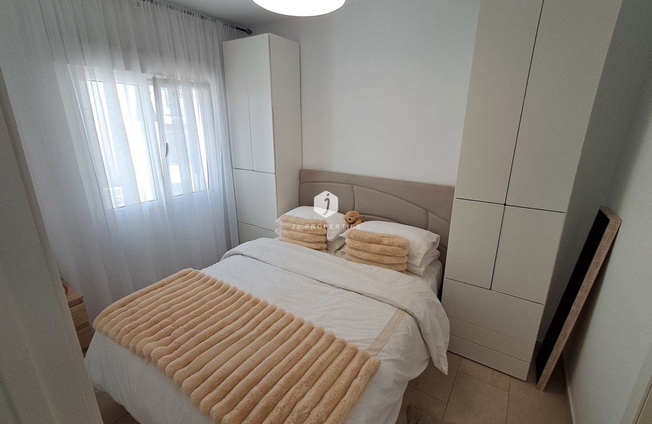 Z drugiej ręki - Daszek -
San Miguel de Salinas - Inland