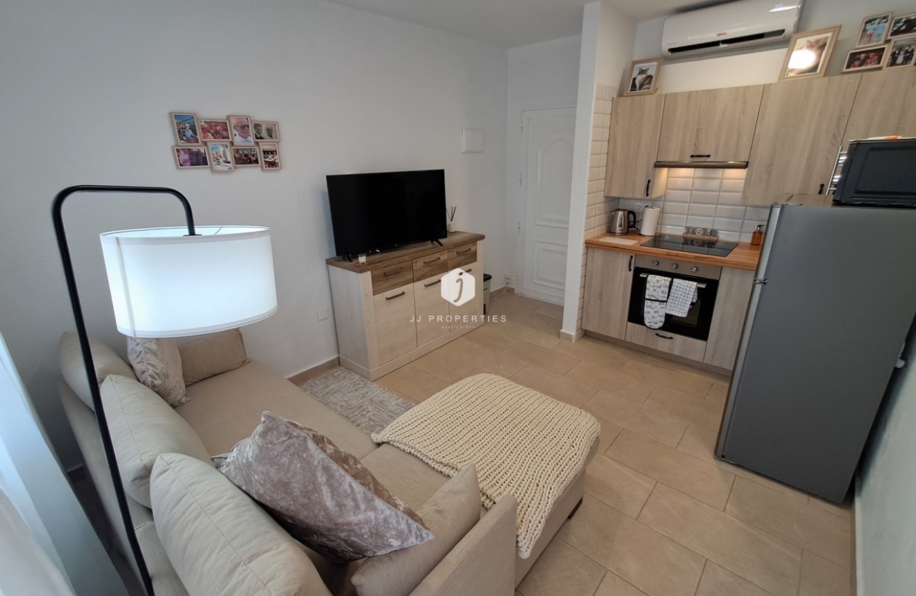 Z drugiej ręki - Daszek -
San Miguel de Salinas - Inland