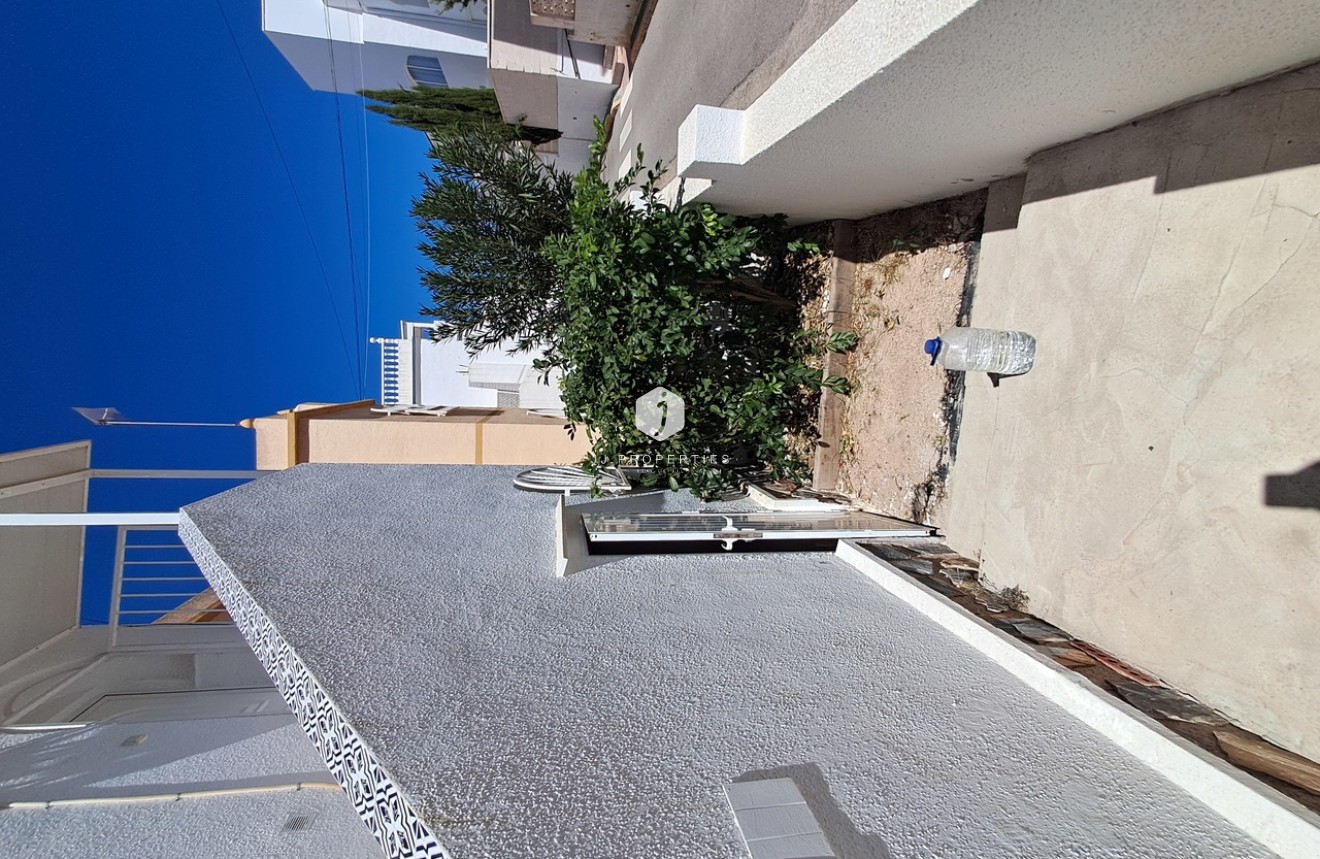 Z drugiej ręki - Daszek -
San Miguel de Salinas - Inland