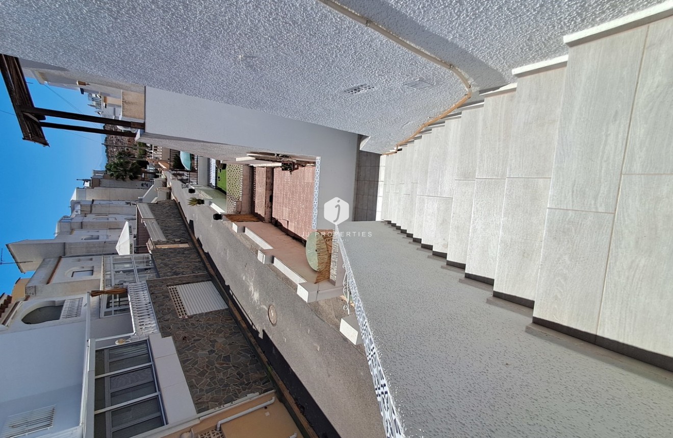 Z drugiej ręki - Daszek -
San Miguel de Salinas - Inland