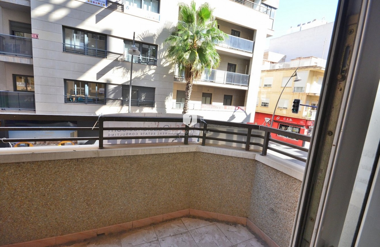 Tweedehands - Appartement / flat -
Torrevieja - Centro