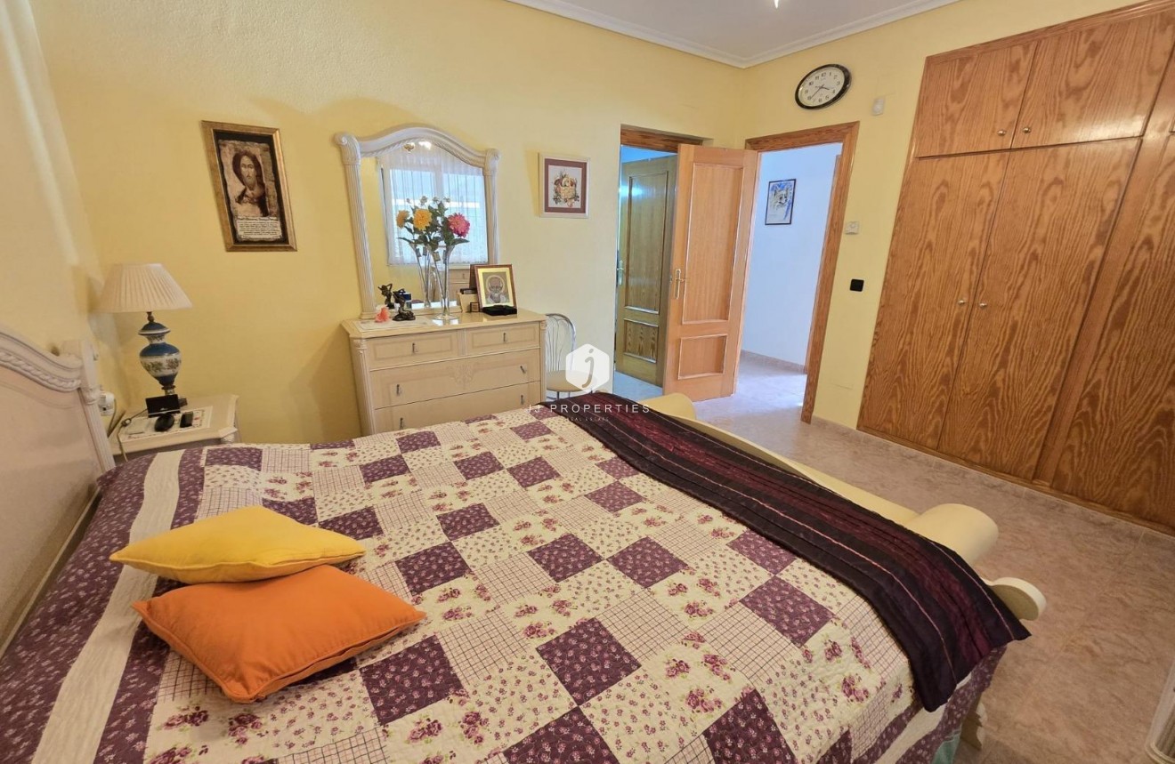 Resale - Villa -
Orihuela Costa - Playa Flamenca