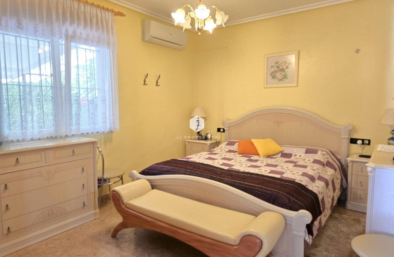 Resale - Villa -
Orihuela Costa - Playa Flamenca