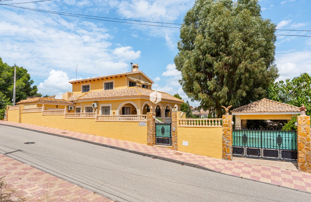 Resale - Villa -
Jacarilla - Inland