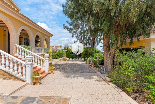 Resale - Villa -
Jacarilla - Inland