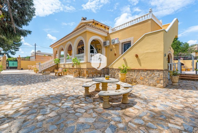 Resale - Villa -
Jacarilla - Inland