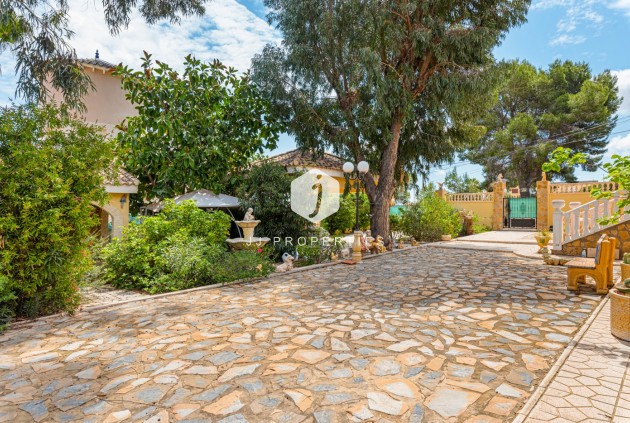 Resale - Villa -
Jacarilla - Inland