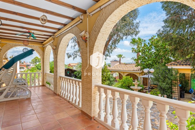 Resale - Villa -
Jacarilla - Inland