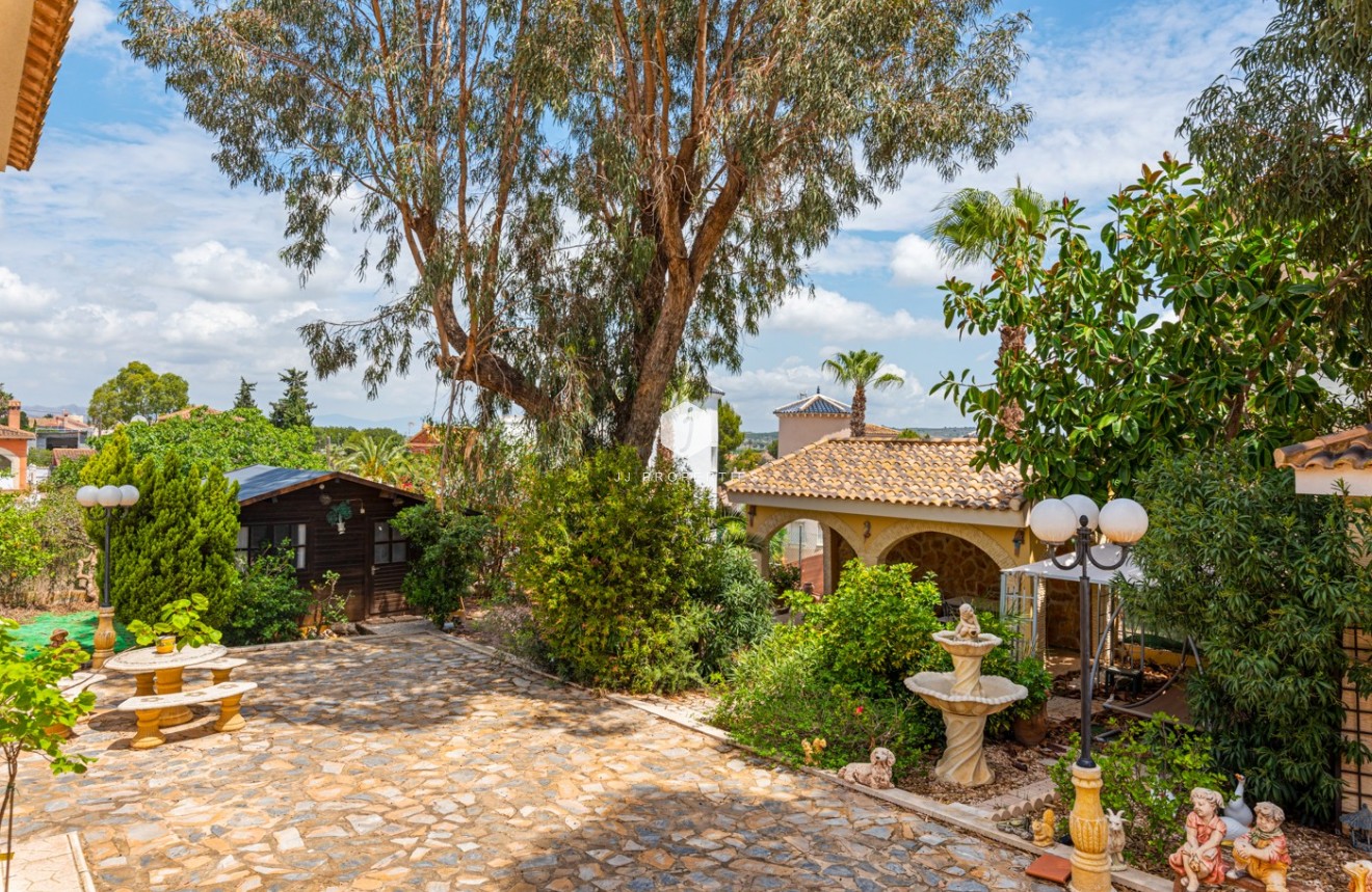 Resale - Villa -
Jacarilla - Inland