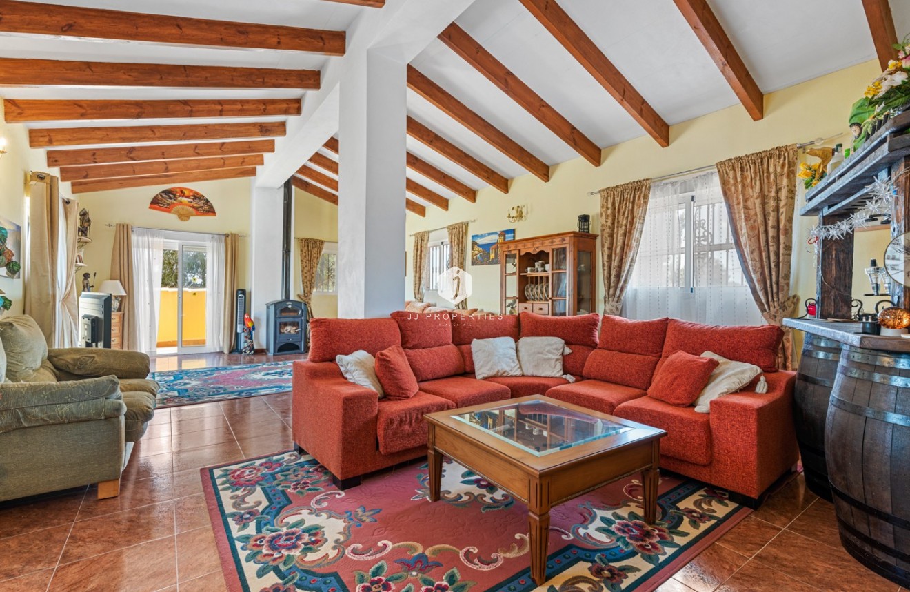 Resale - Villa -
Jacarilla - Inland