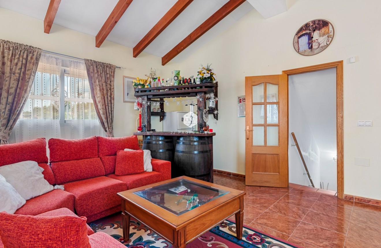 Resale - Villa -
Jacarilla - Inland