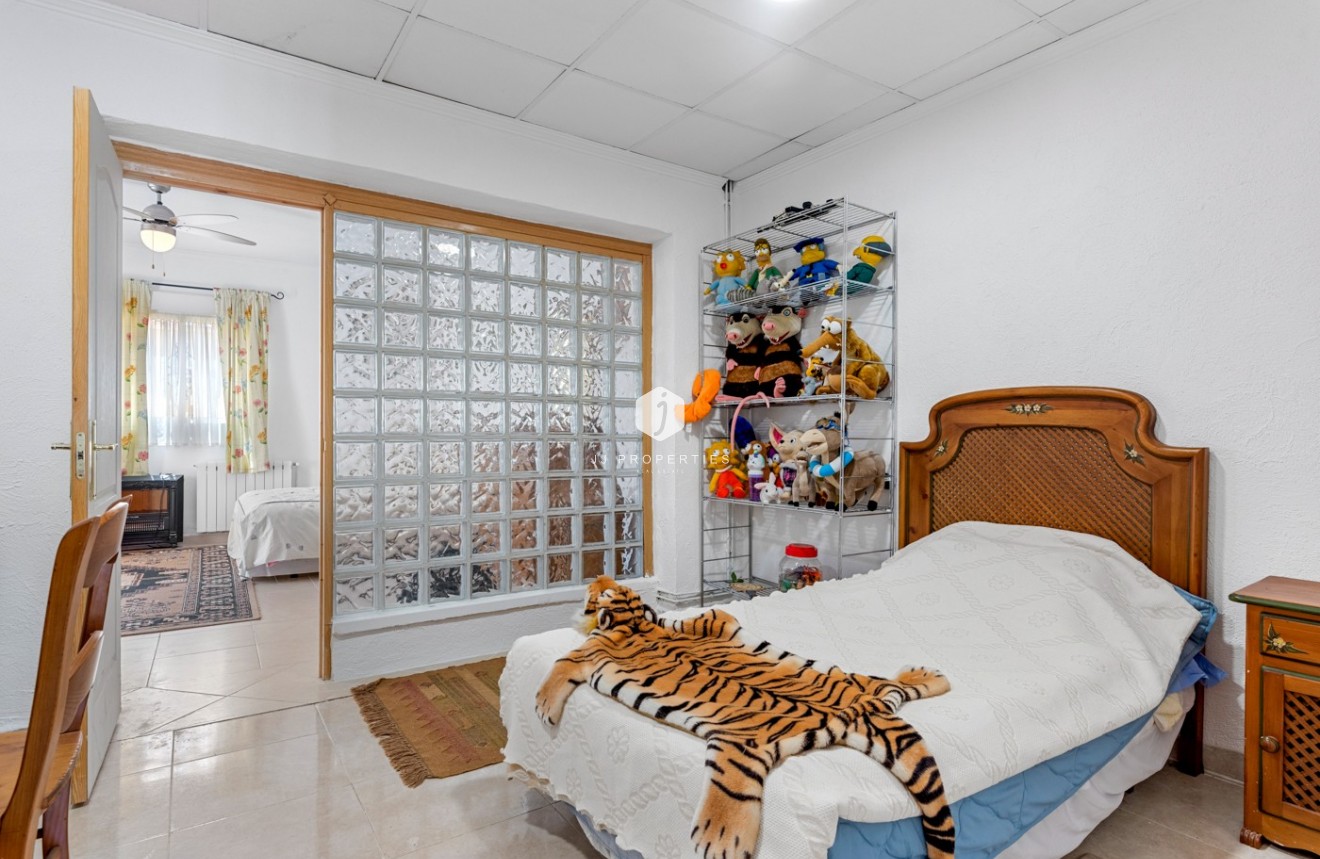 Resale - Villa -
Jacarilla - Inland