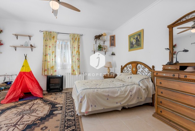 Resale - Villa -
Jacarilla - Inland