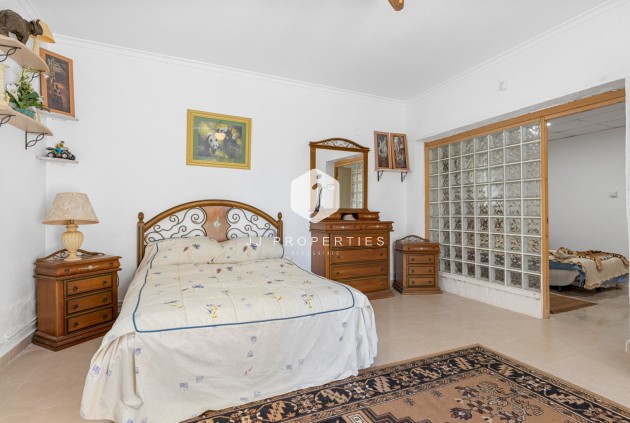 Resale - Villa -
Jacarilla - Inland
