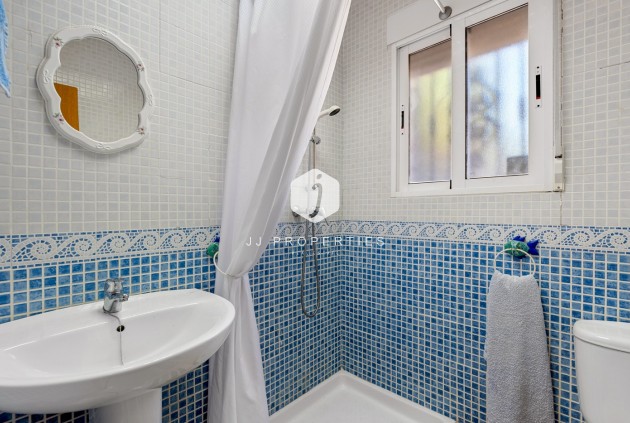 Resale - Villa -
Jacarilla - Inland