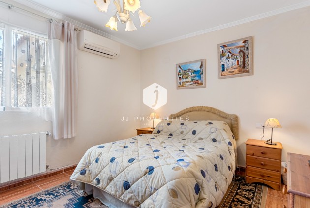 Resale - Villa -
Jacarilla - Inland