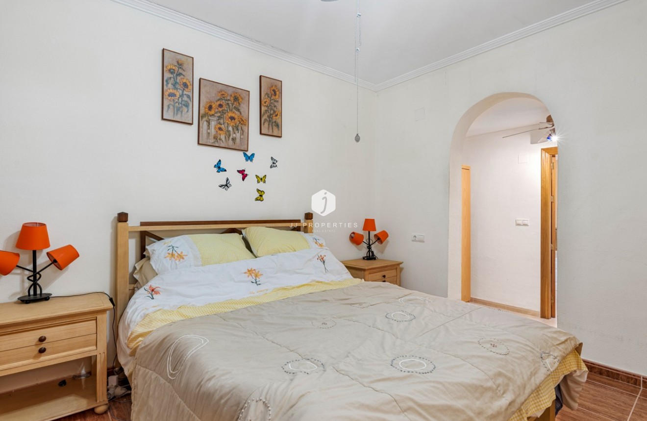 Resale - Villa -
Jacarilla - Inland