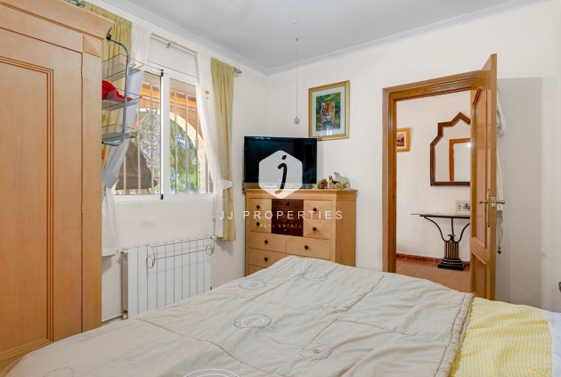 Resale - Villa -
Jacarilla - Inland