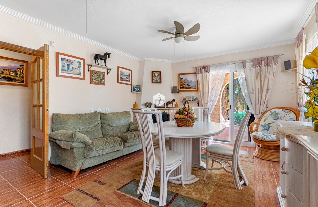 Resale - Villa -
Jacarilla - Inland