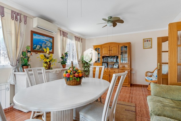 Resale - Villa -
Jacarilla - Inland