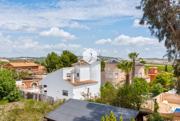 Resale - Villa -
Jacarilla - Inland