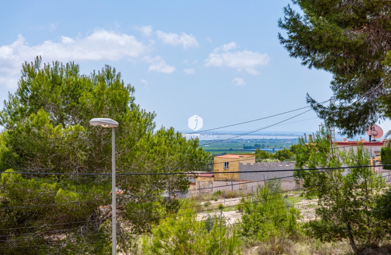 Resale - Villa -
Jacarilla - Inland