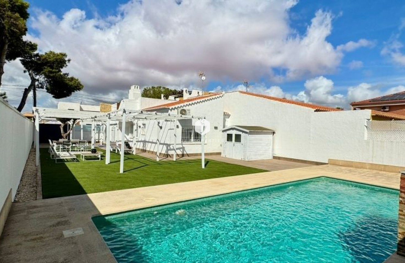 Tweedehands - Villa -
Torrevieja - Costa Blanca