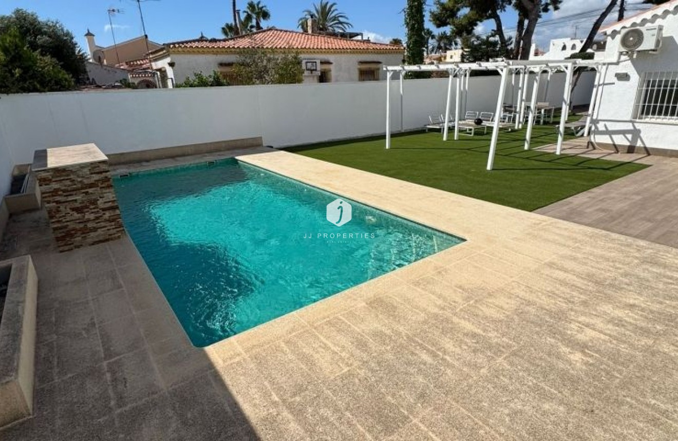 Tweedehands - Villa -
Torrevieja - Costa Blanca
