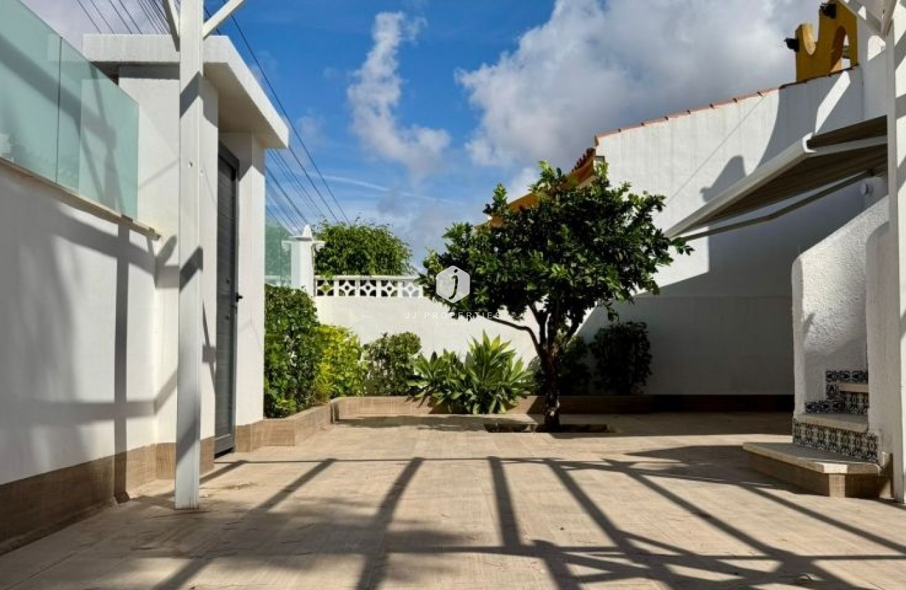 Tweedehands - Villa -
Torrevieja - Costa Blanca