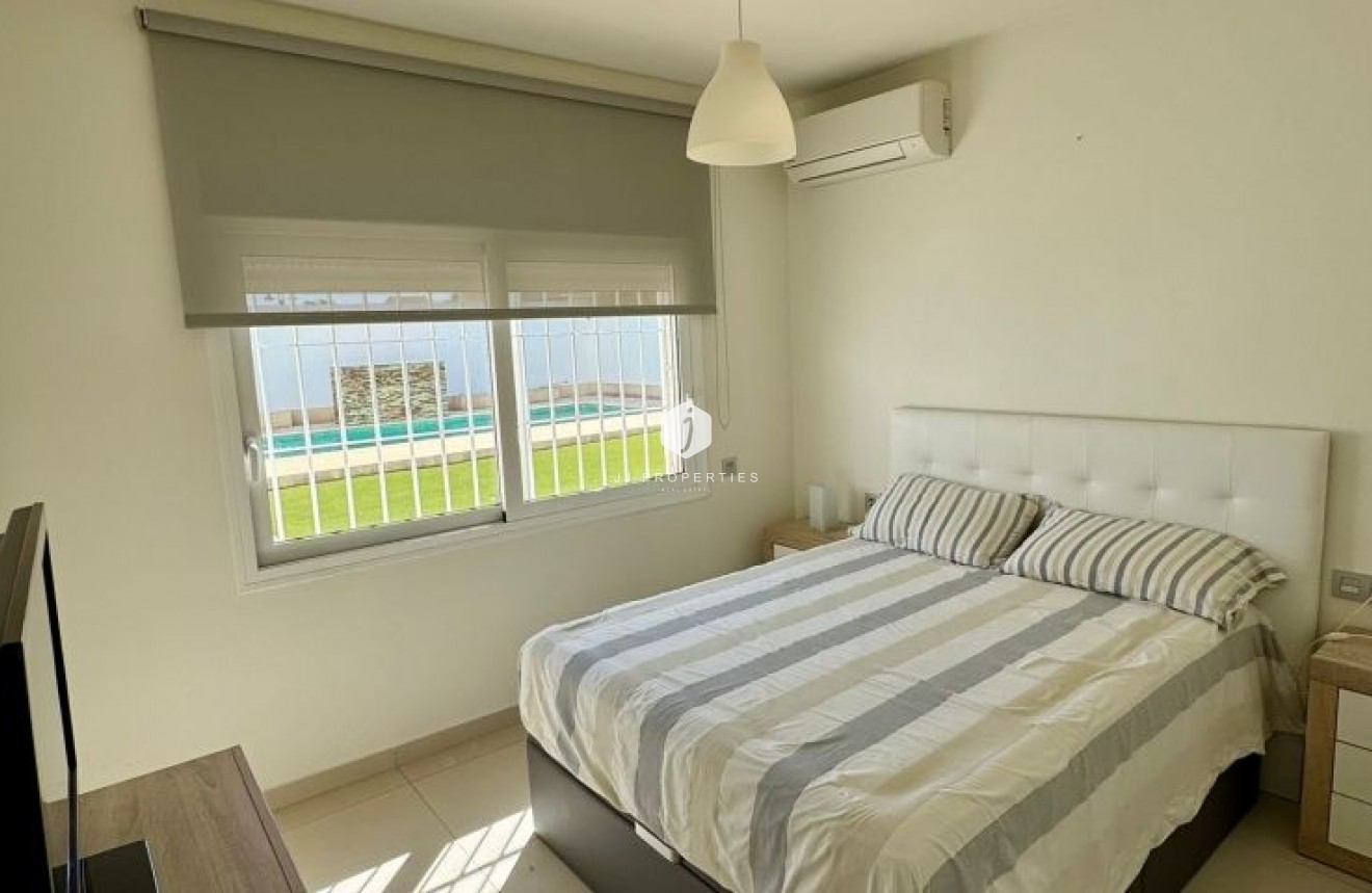 Tweedehands - Villa -
Torrevieja - Costa Blanca