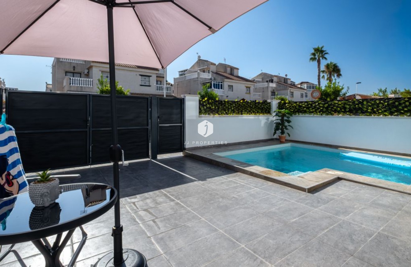 Tweedehands - Villa -
Torrevieja - Costa Blanca