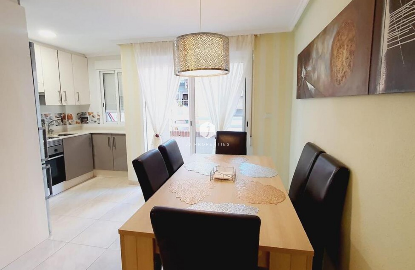 Segunda mano - Apartamento / piso -
Torrevieja - Centro