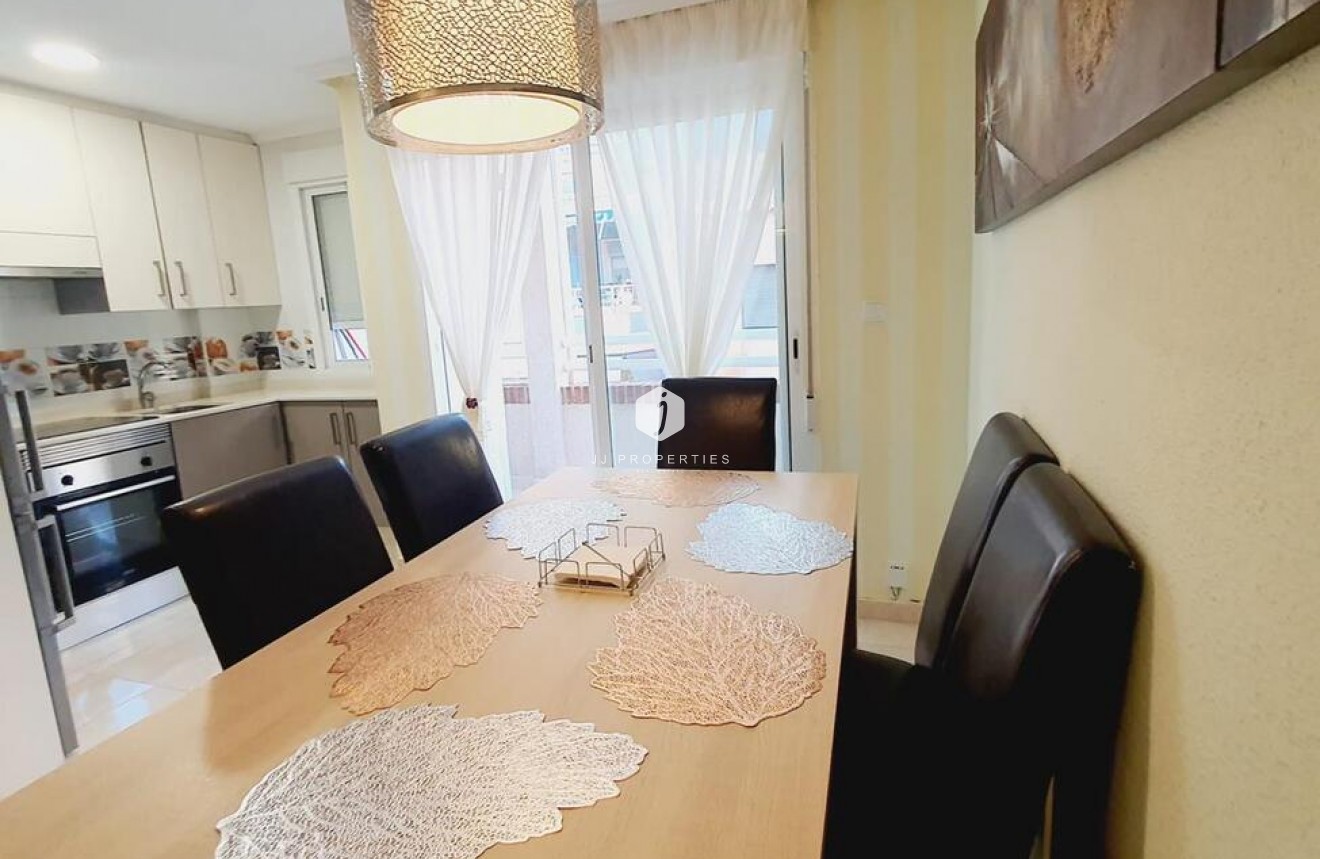 Segunda mano - Apartamento / piso -
Torrevieja - Centro