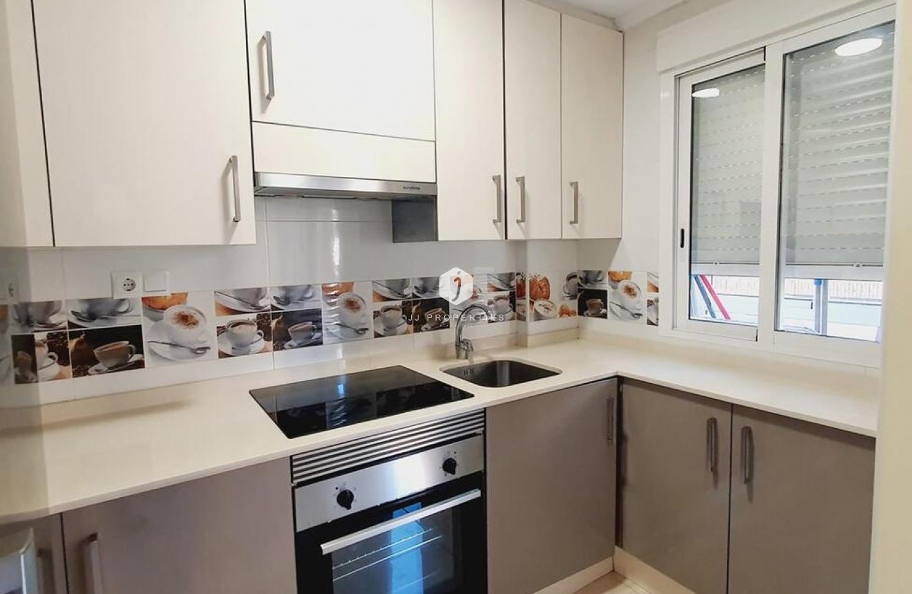 Segunda mano - Apartamento / piso -
Torrevieja - Centro