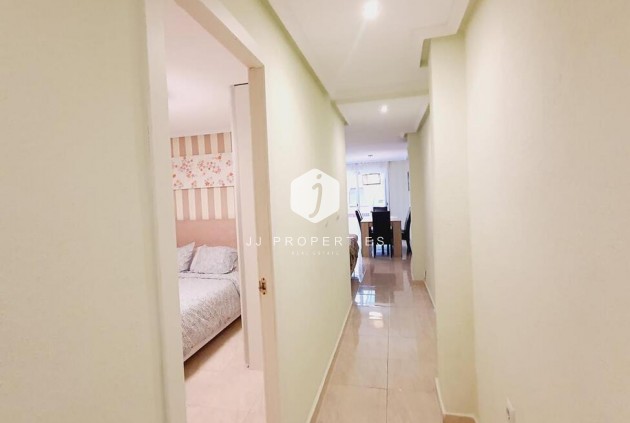 Segunda mano - Apartamento / piso -
Torrevieja - Centro