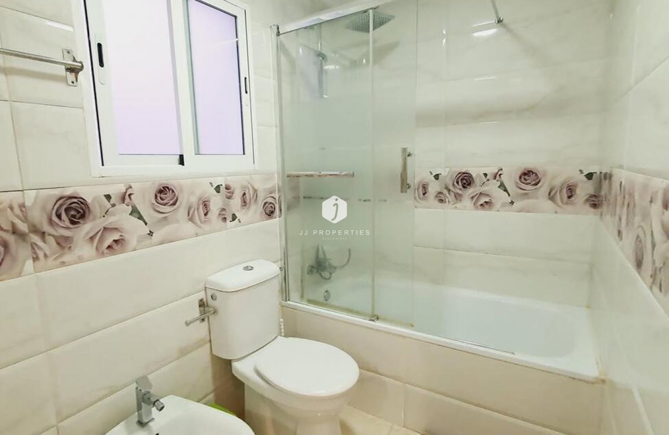 Segunda mano - Apartamento / piso -
Torrevieja - Centro