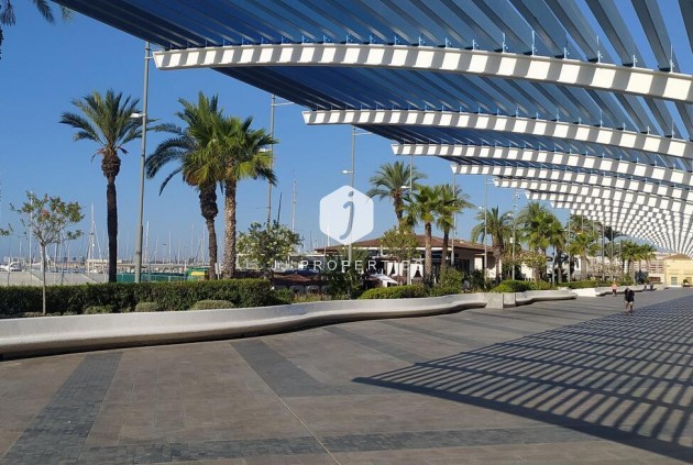 Segunda mano - Apartamento / piso -
Torrevieja - Centro