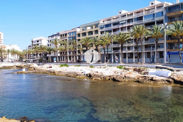 Segunda mano - Apartamento / piso -
Torrevieja - Centro