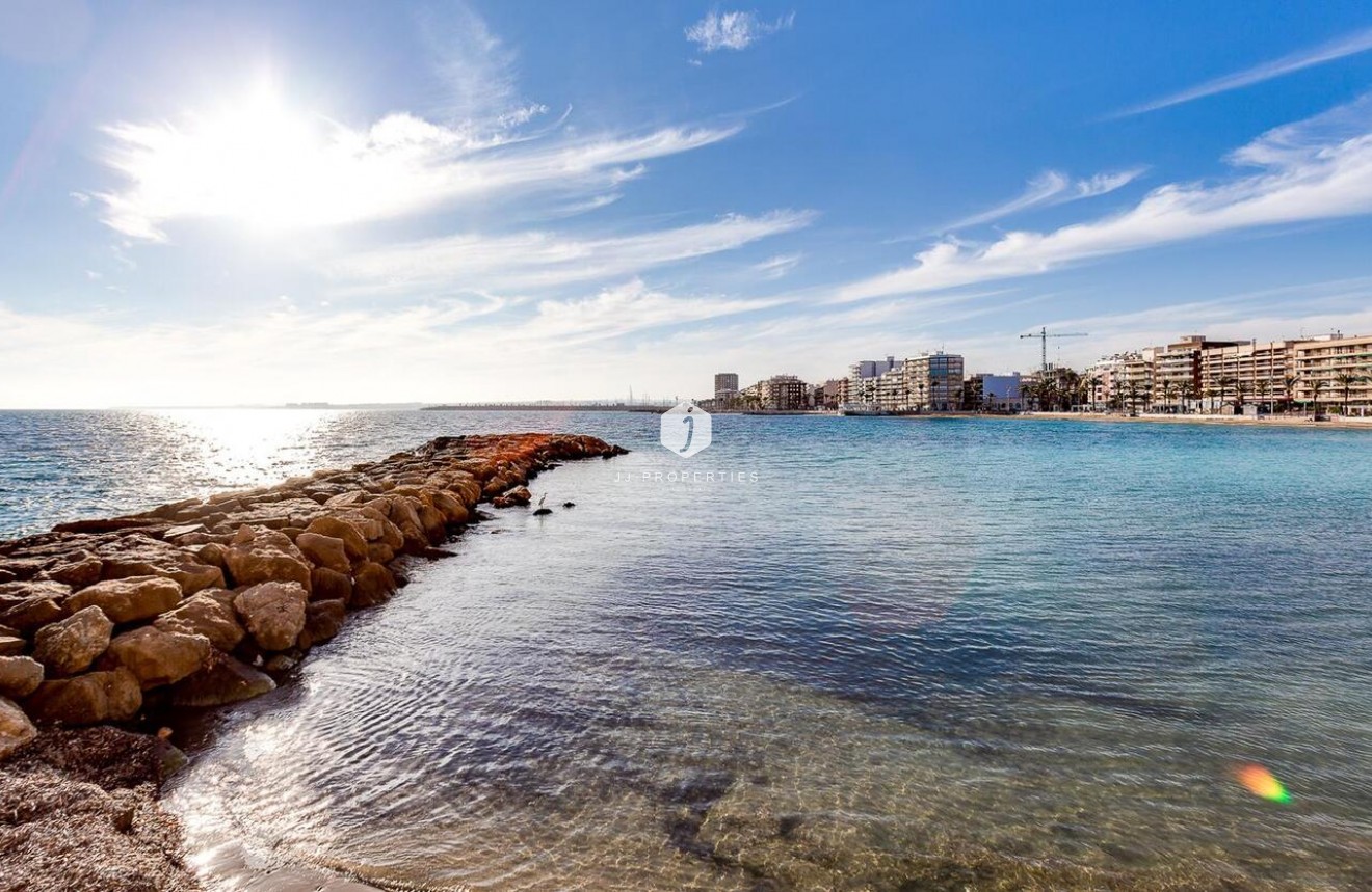 Segunda mano - Apartamento / piso -
Torrevieja - Centro