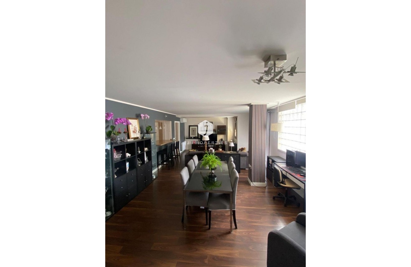 Tweedehands - Villa -
Torrevieja - Centro - Muelle Pesquero