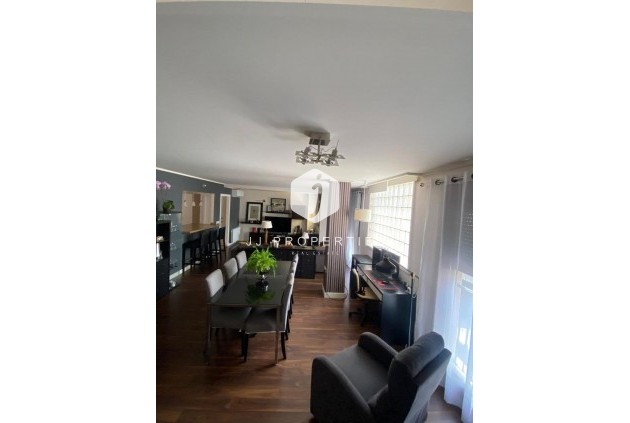 Tweedehands - Villa -
Torrevieja - Centro - Muelle Pesquero