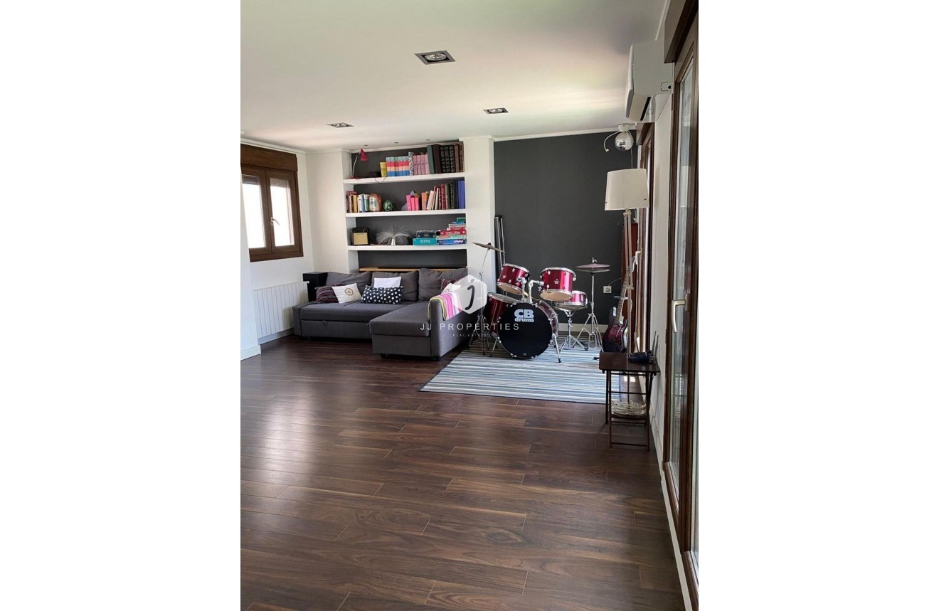 Tweedehands - Villa -
Torrevieja - Centro - Muelle Pesquero