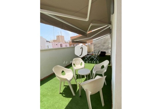 Tweedehands - Villa -
Torrevieja - Centro - Muelle Pesquero