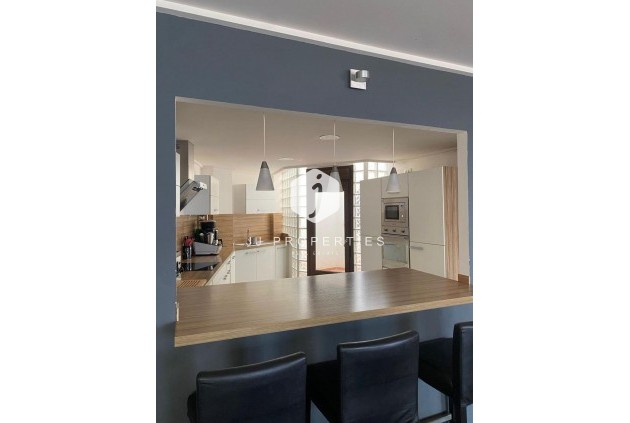 Tweedehands - Villa -
Torrevieja - Centro - Muelle Pesquero