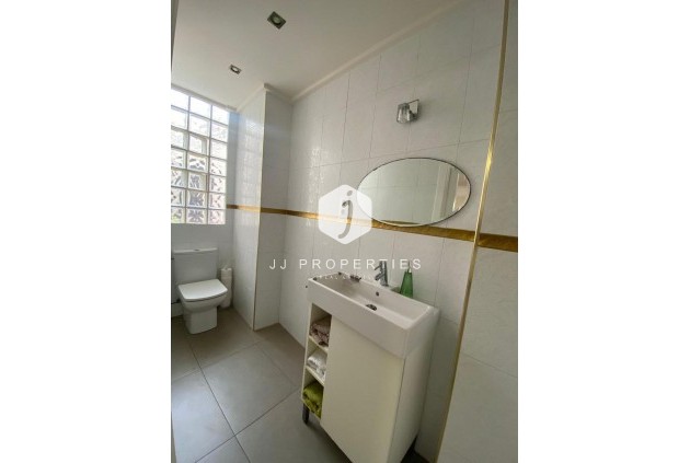 Tweedehands - Villa -
Torrevieja - Centro - Muelle Pesquero